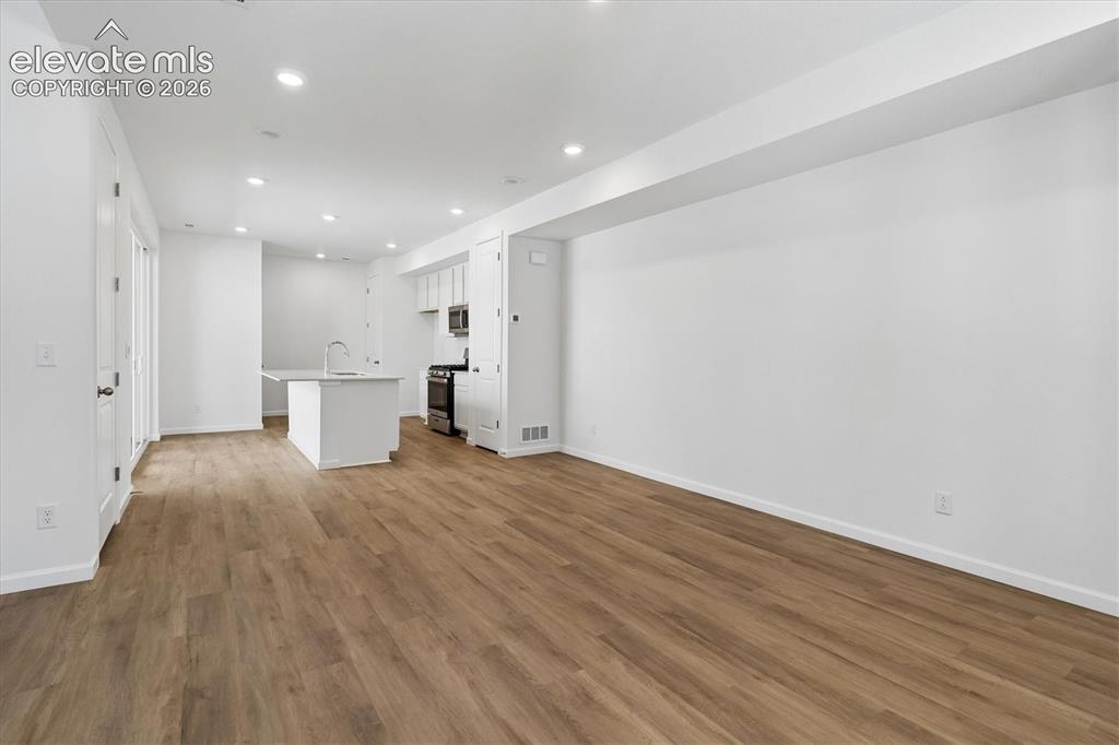 Image 6 of 21: Living Room