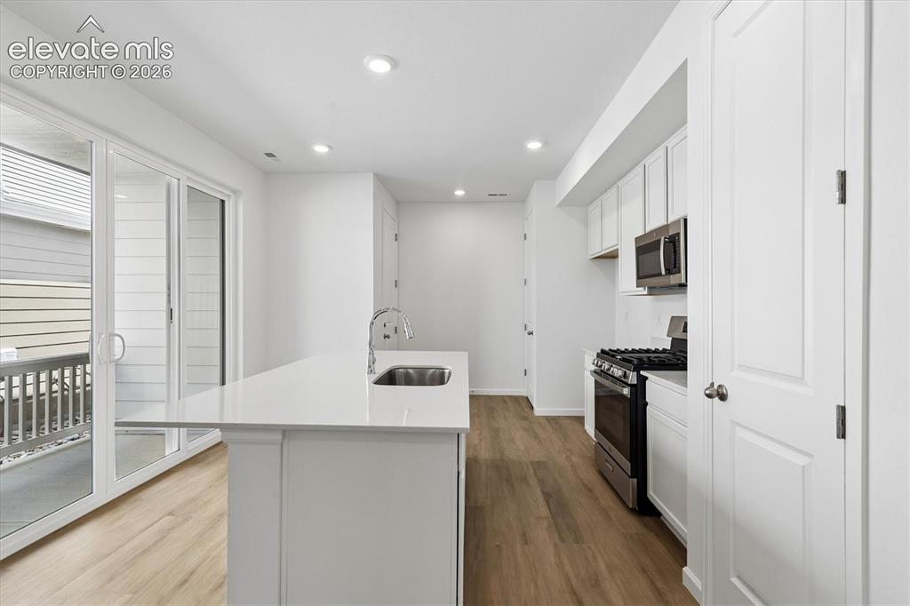 Image 8 of 21: Kitchen