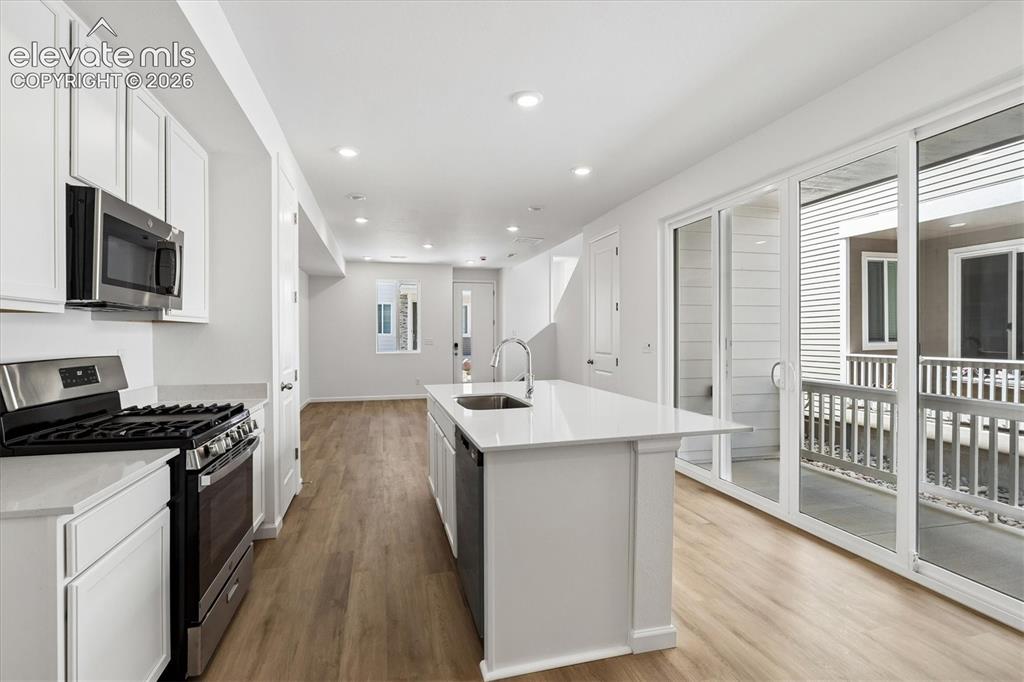 Image 9 of 21: Kitchen