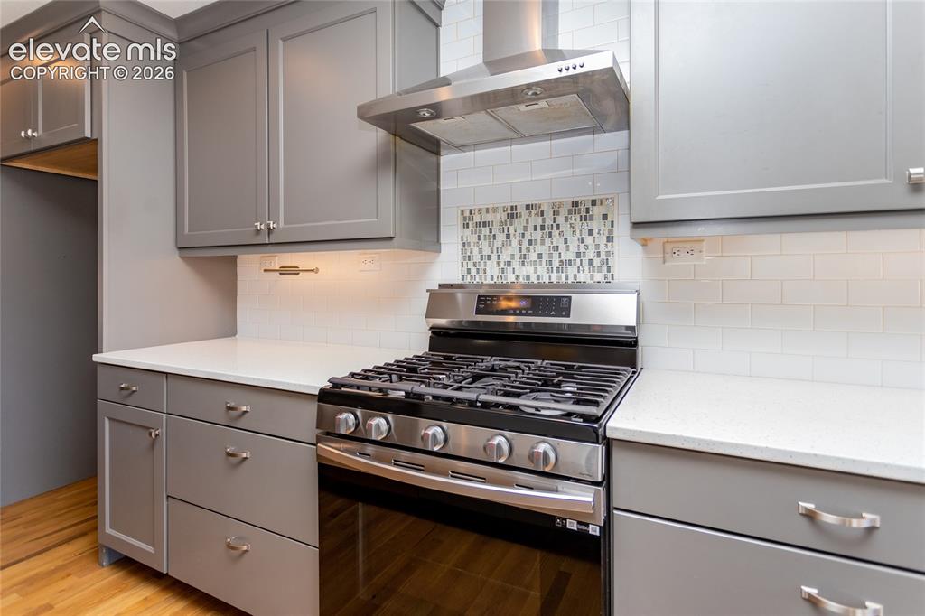Image 13 of 45: Kitchen