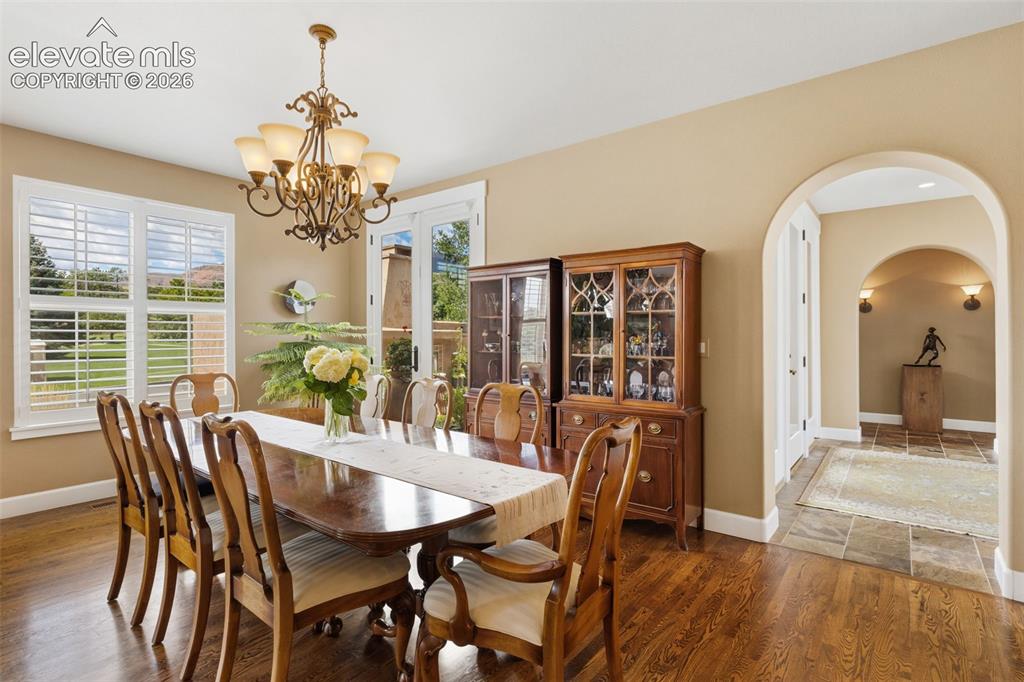 Image 12 of 40: Dining Area