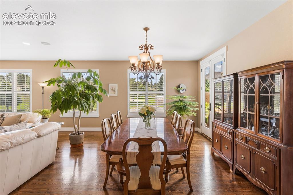 Image 13 of 40: Dining Area