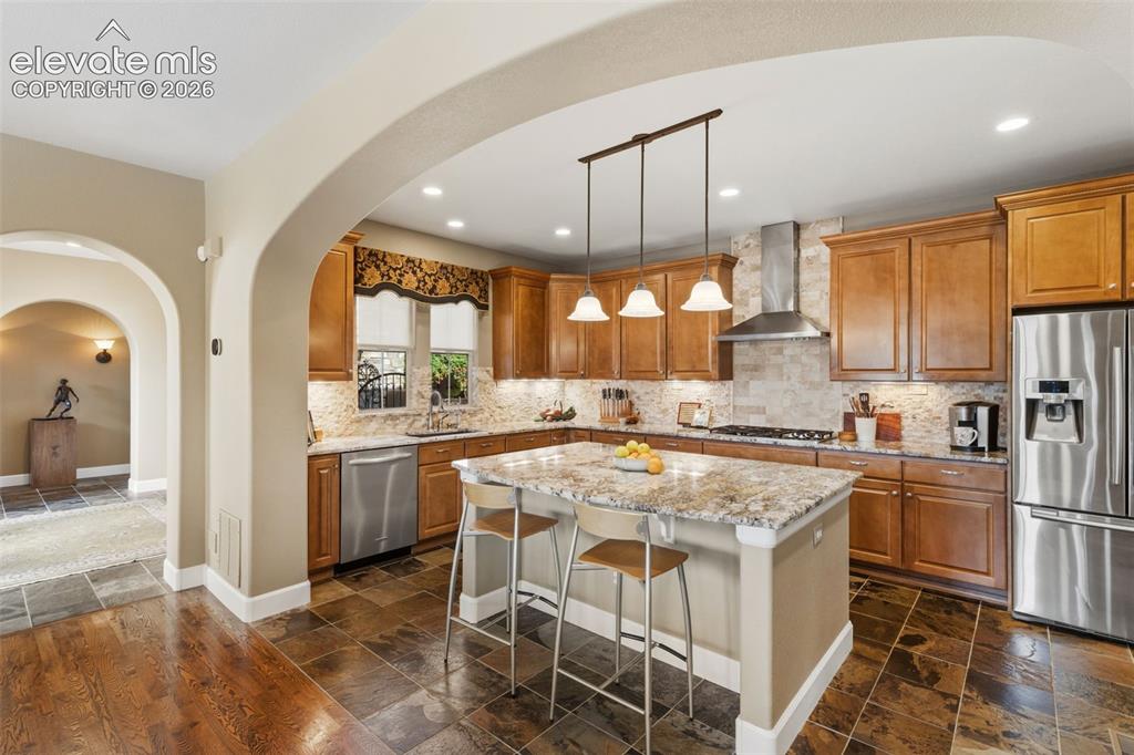 Image 16 of 40: Kitchen