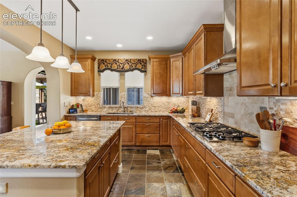 Image 18 of 40: Kitchen