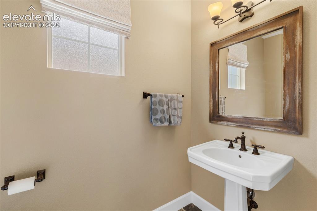 Image 19 of 40: Bathroom