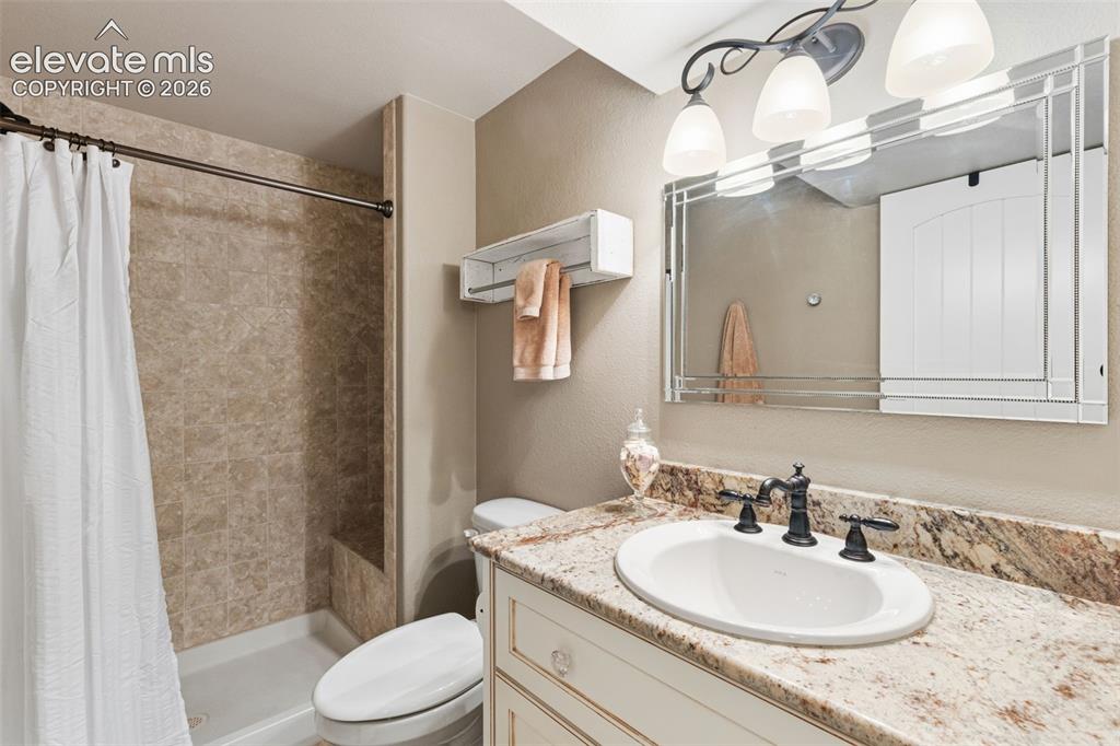 Image 36 of 40: Bathroom