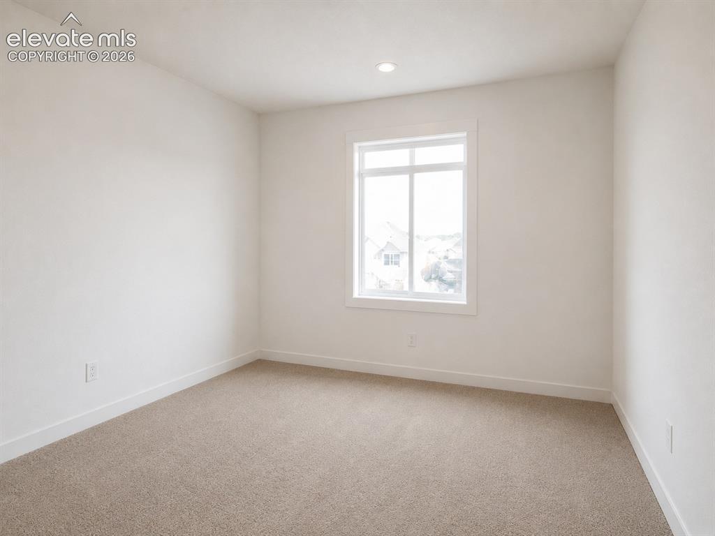 Image 15 of 19: Empty room