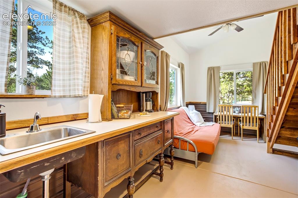 Image 6 of 48: Guest Quarters