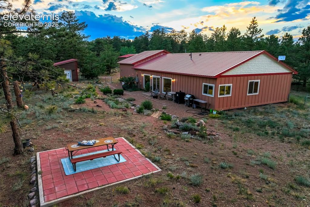 Image 8 of 48: Guest Quarters