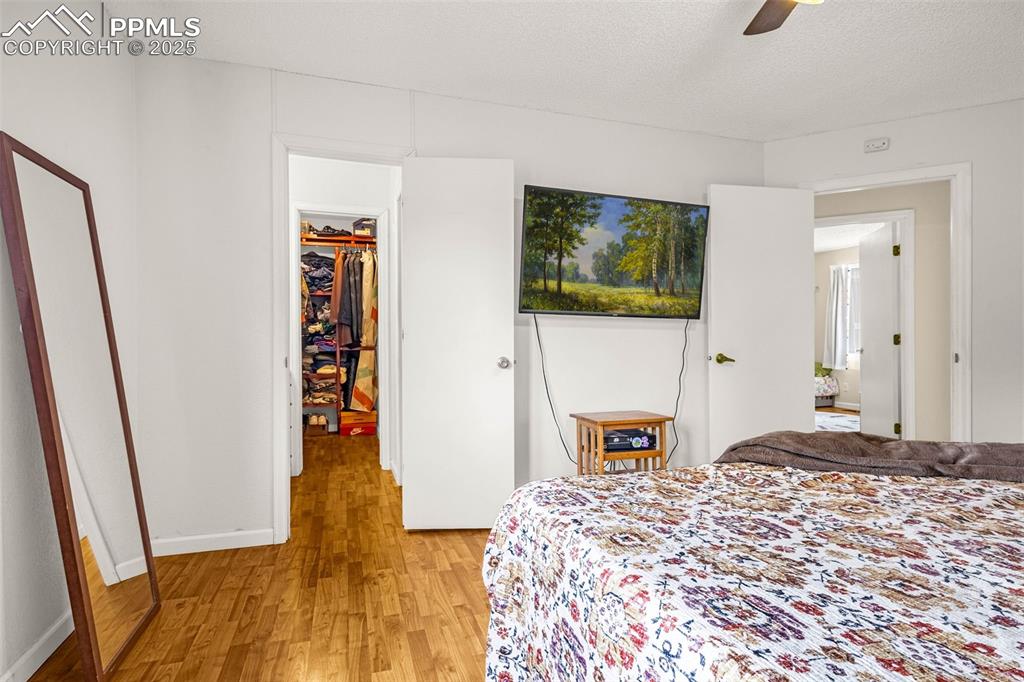 Image 10 of 25: Bedroom