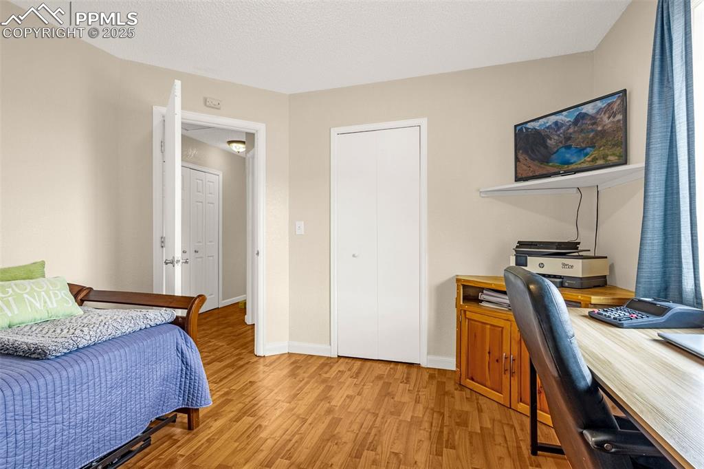 Image 15 of 25: Bedroom