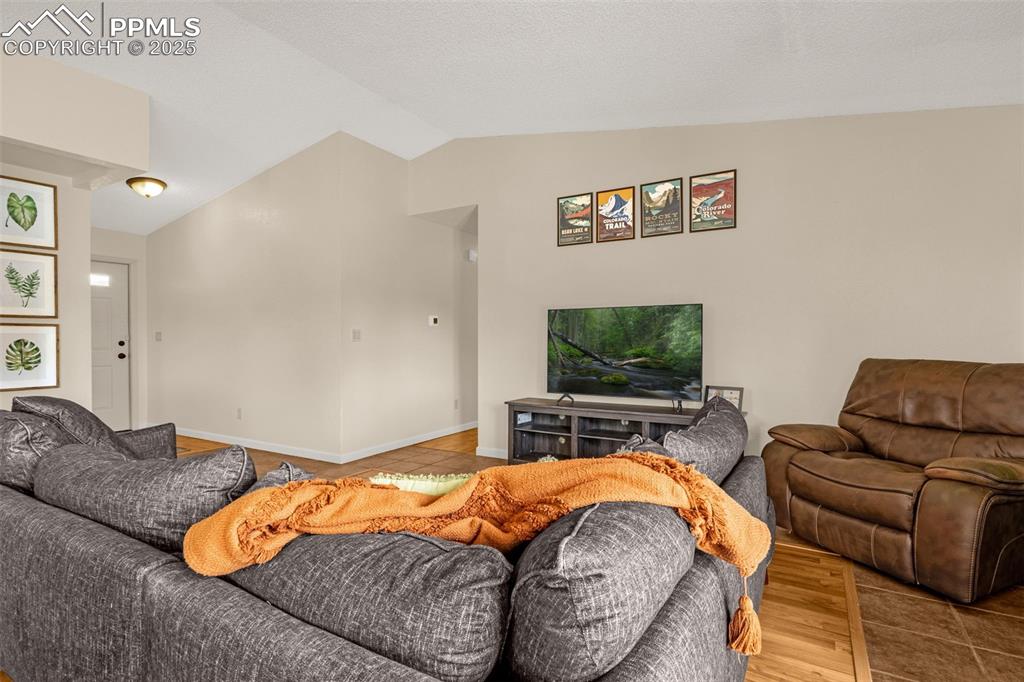 Image 5 of 25: Living Room