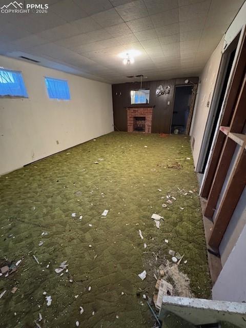 Image 7 of 11: Living Room