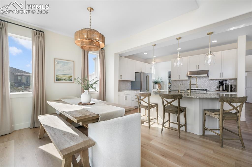 Image 13 of 50: Dining Area