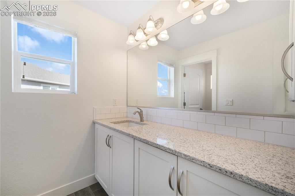 Image 33 of 50: Bathroom