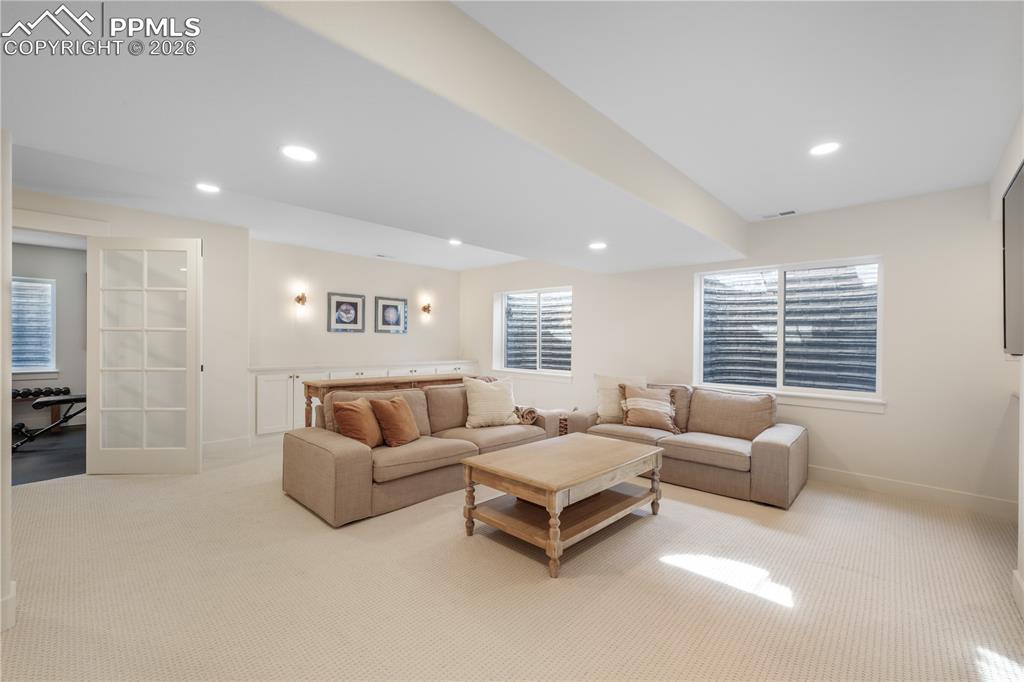 Image 37 of 50: Living Room