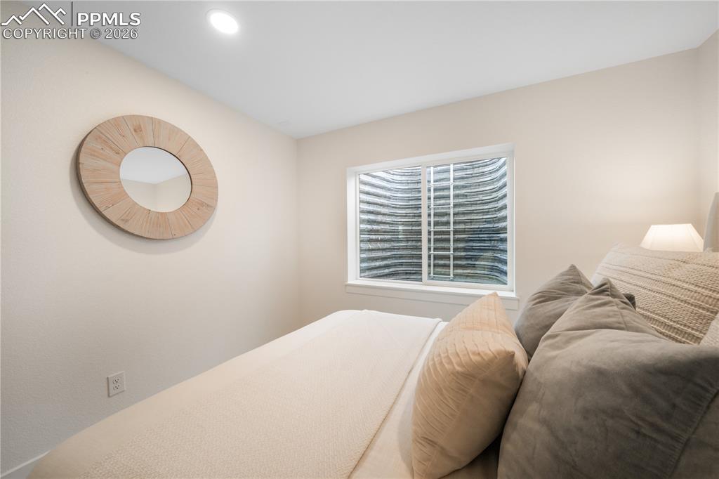 Image 44 of 50: Bedroom