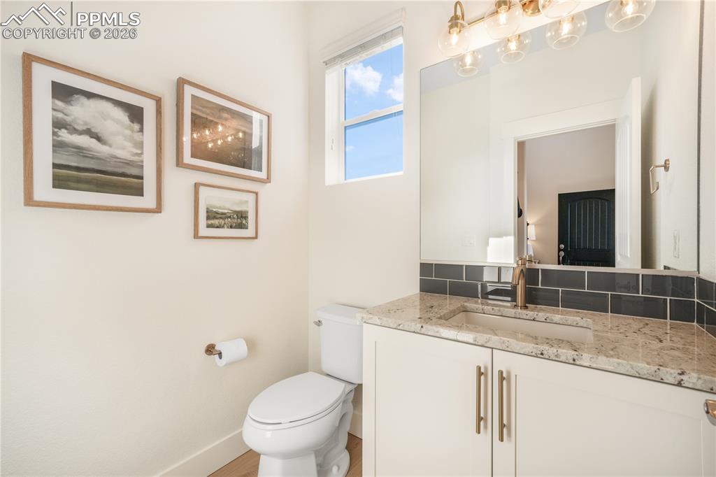 Image 6 of 50: Bathroom