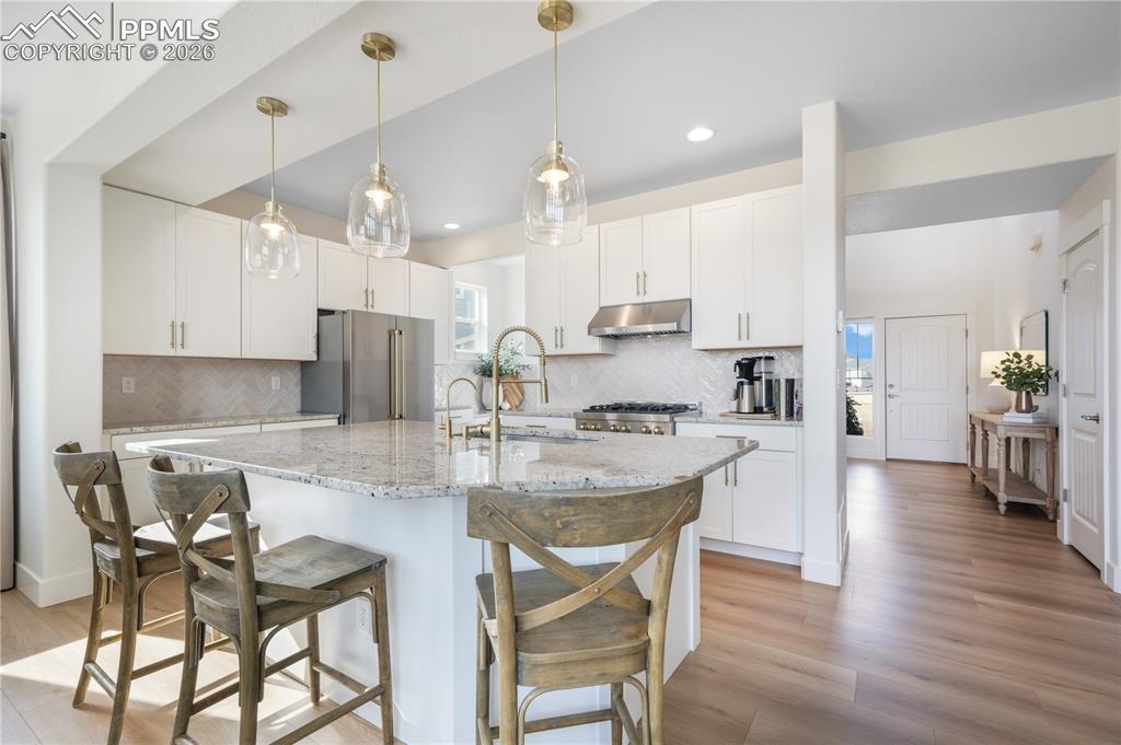 Image 8 of 50: Kitchen