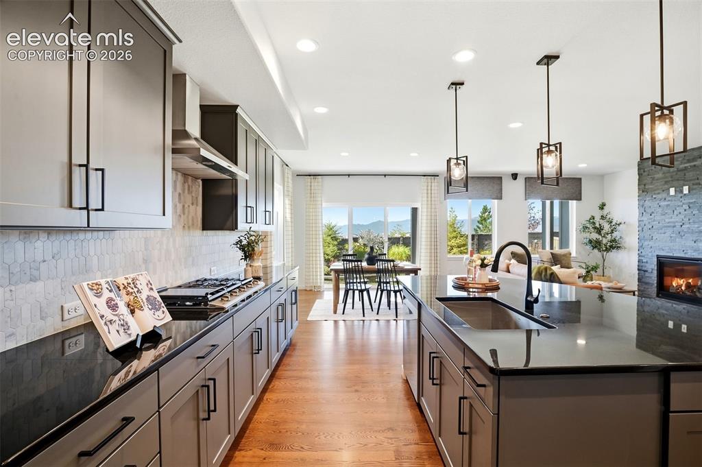 Image 11 of 50: Kitchen