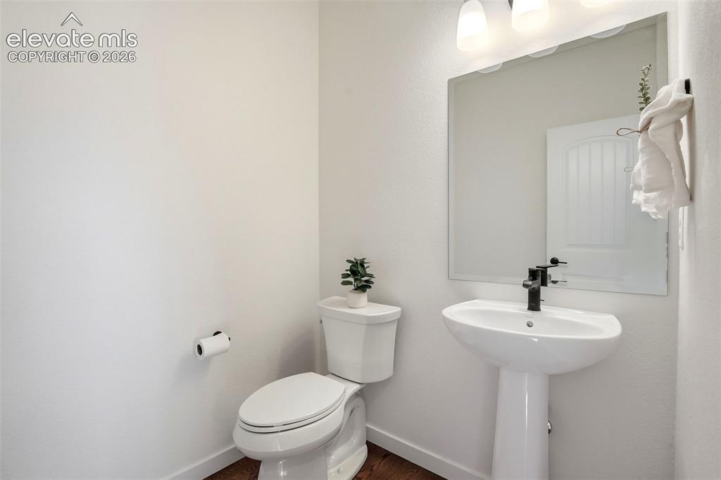 Image 4 of 50: Bathroom