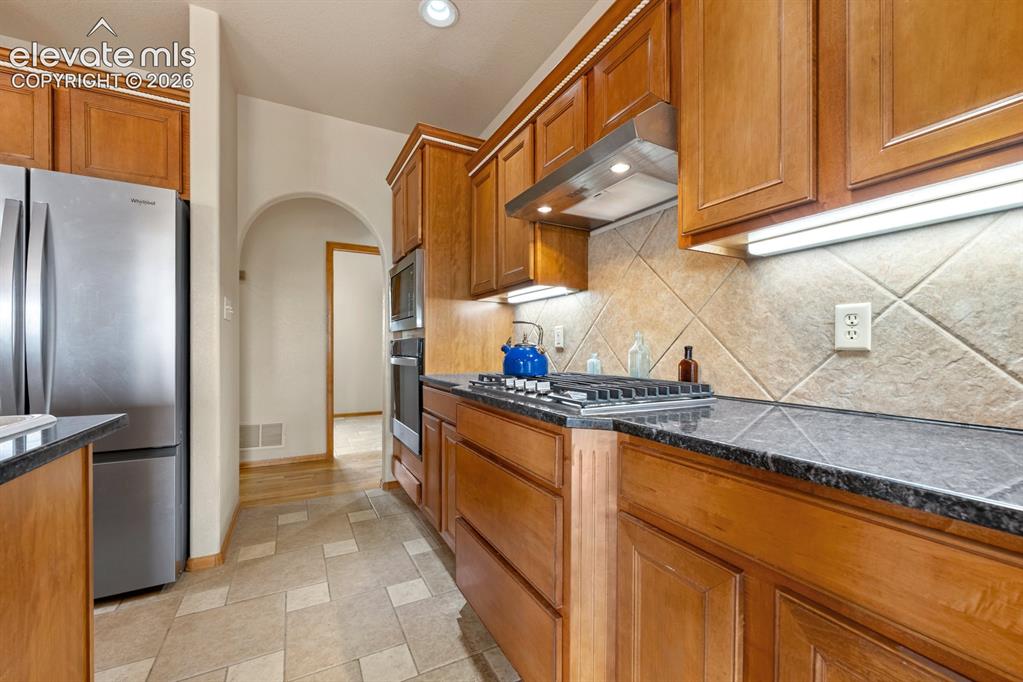 Image 14 of 50: Love to cook?    Sleek granite countertops and a full suite of new applianc