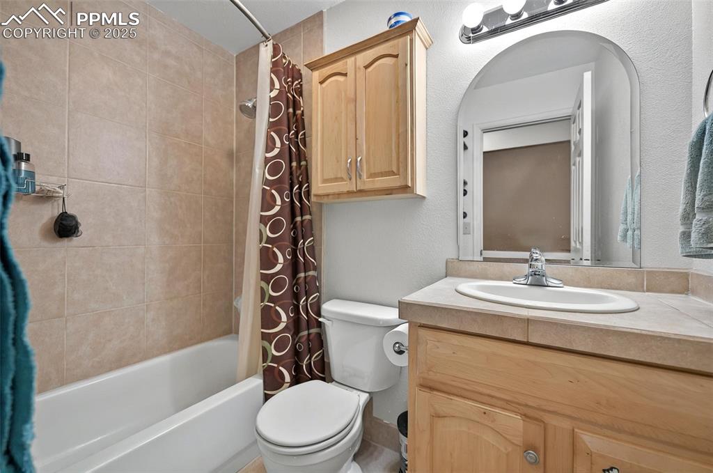 Image 15 of 22: Bathroom
