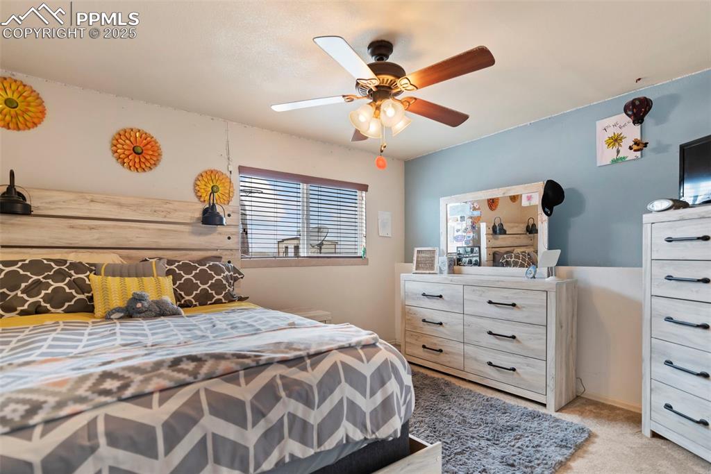 Image 17 of 22: Bedroom