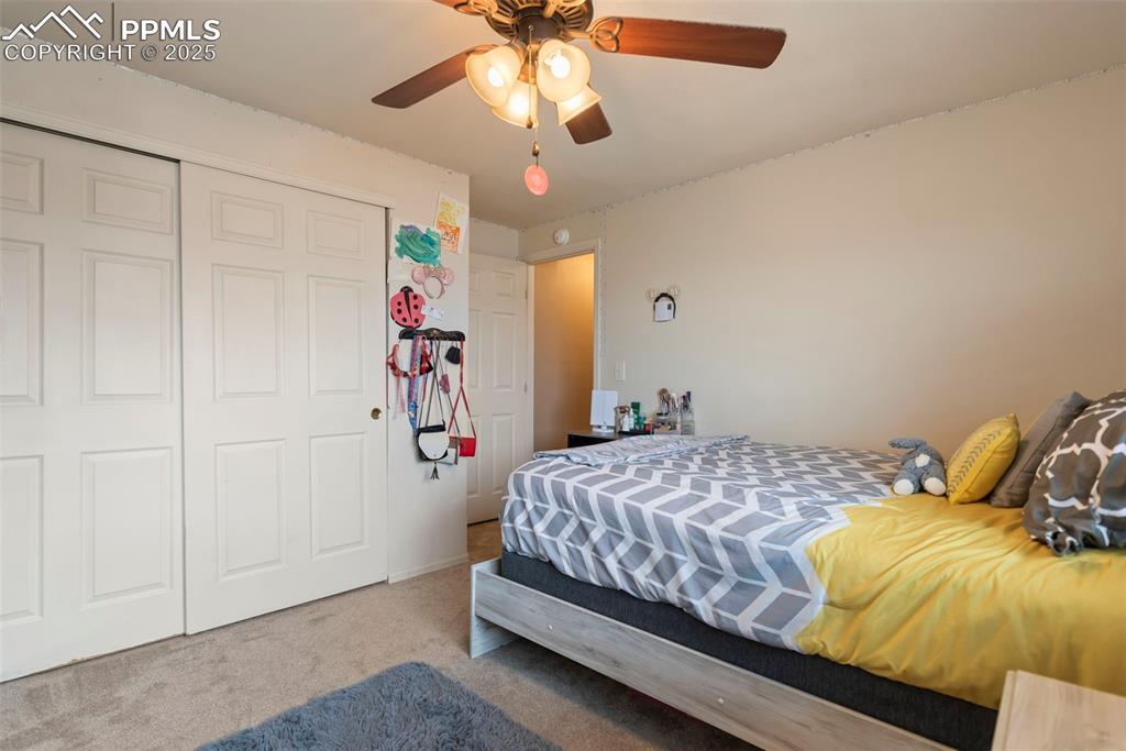 Image 18 of 22: Bedroom