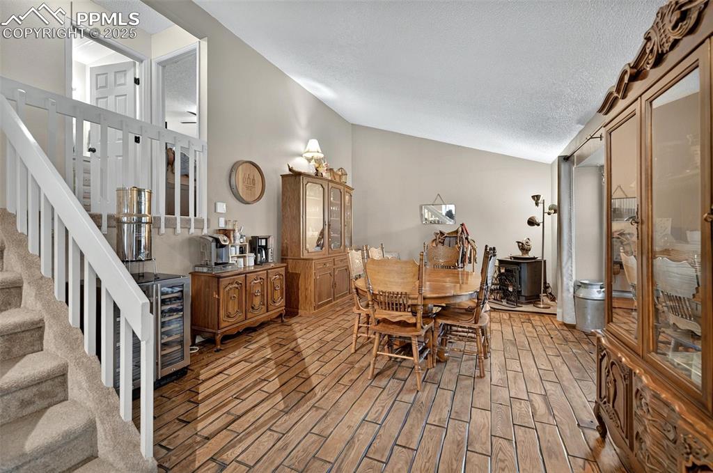 Image 4 of 22: Dining Area