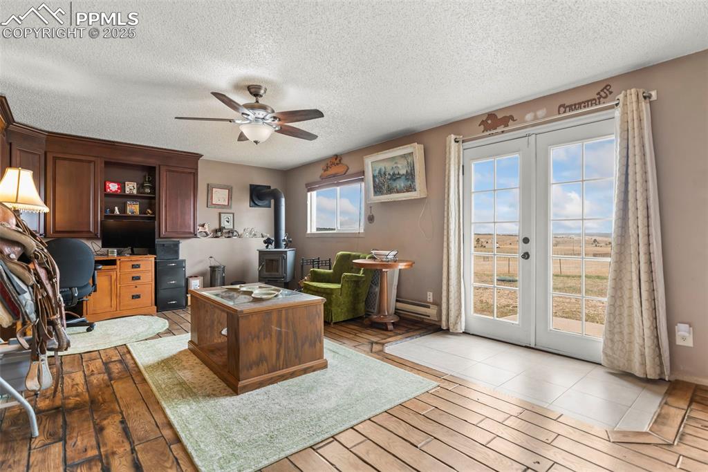 Image 9 of 22: Office