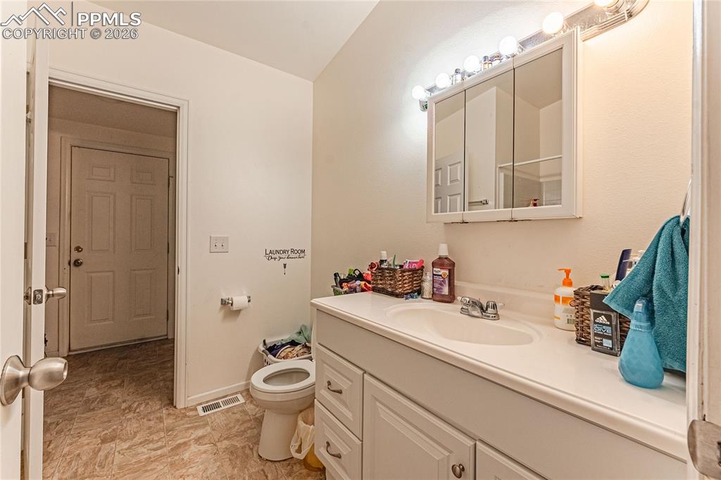 Image 11 of 35: Bathroom