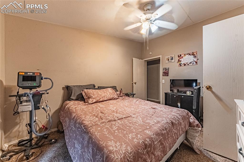 Image 16 of 35: Bedroom