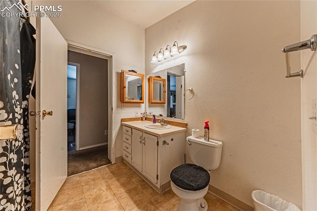 Image 28 of 35: Bathroom