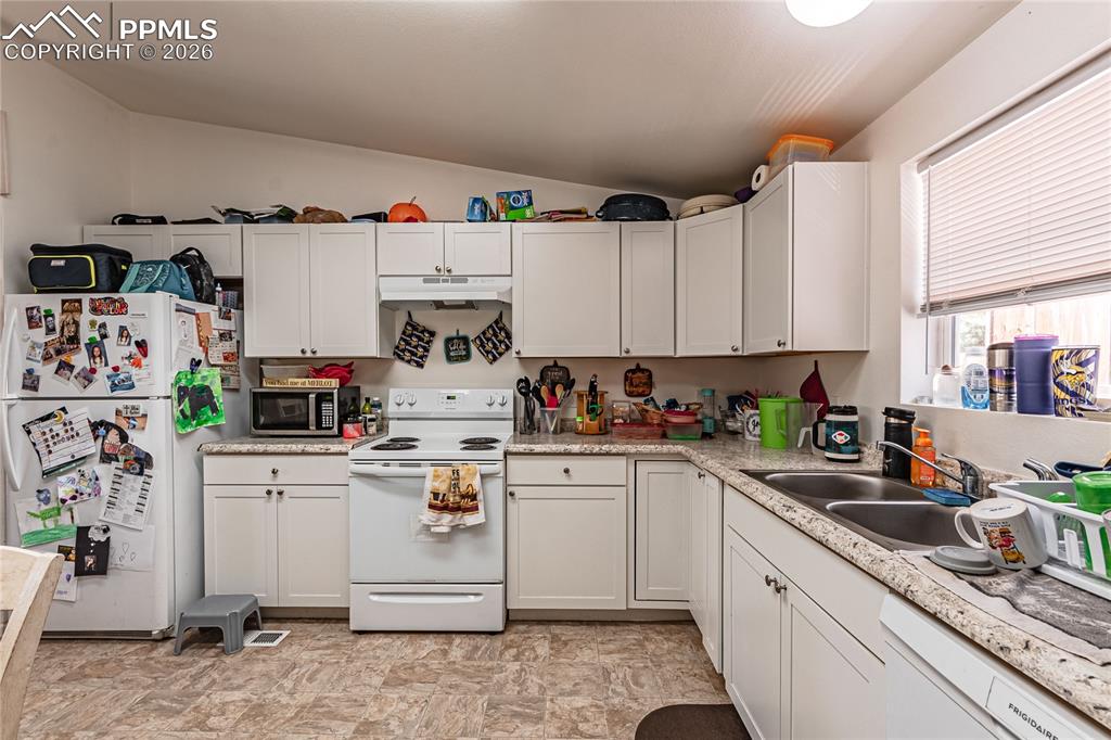 Image 3 of 35: Kitchen