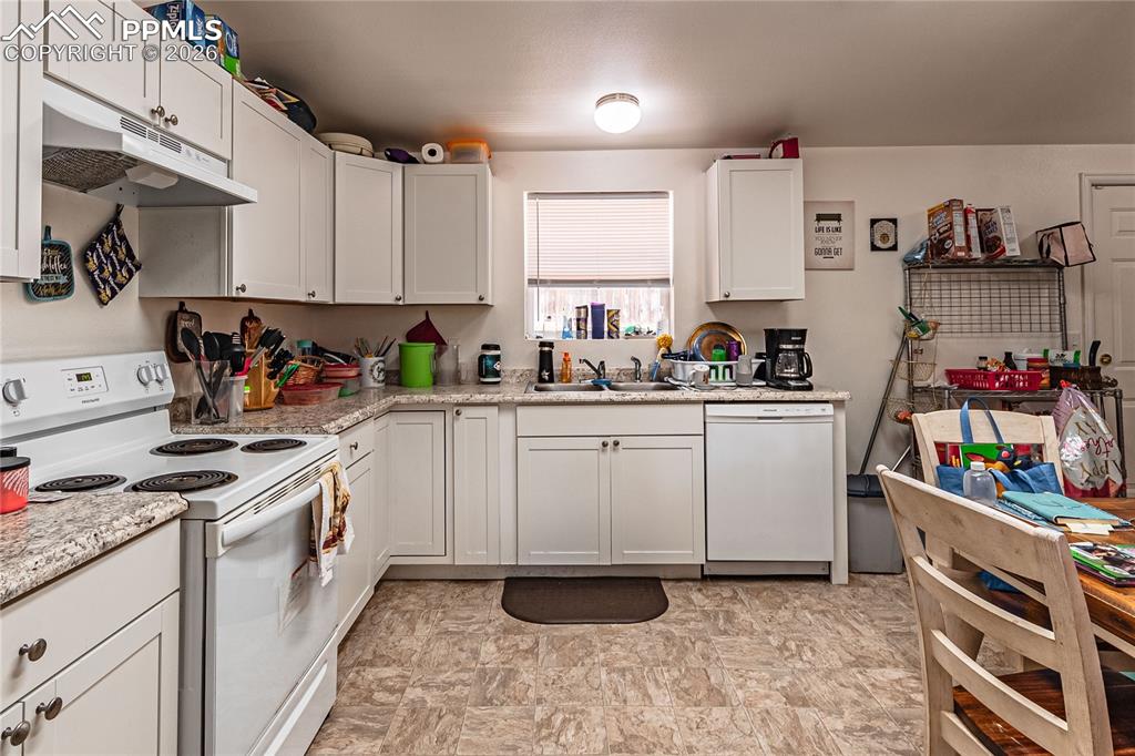 Image 4 of 35: Kitchen