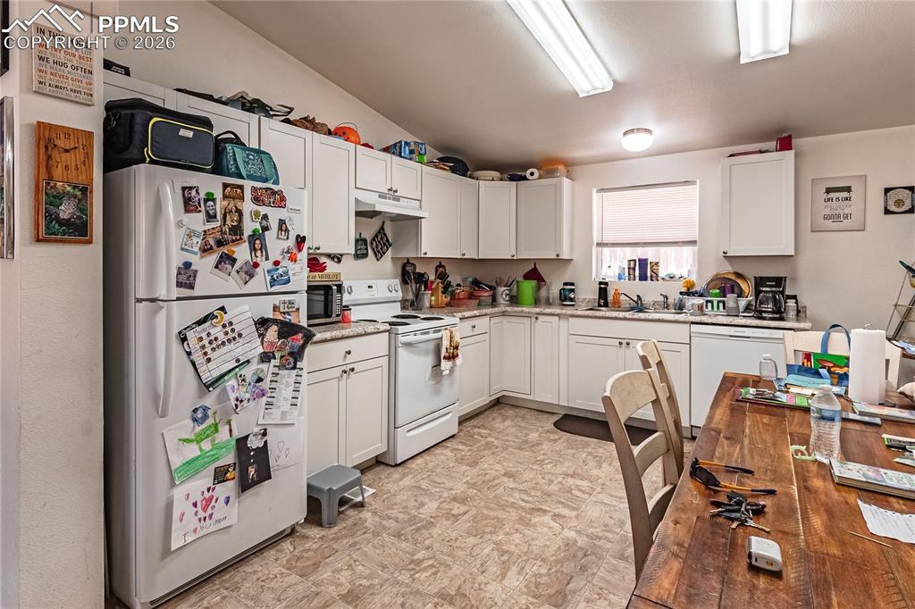 Image 5 of 35: Kitchen