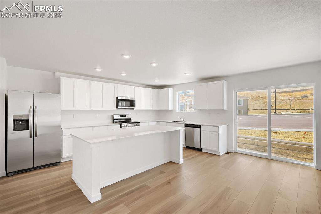 Image 4 of 11: Kitchen