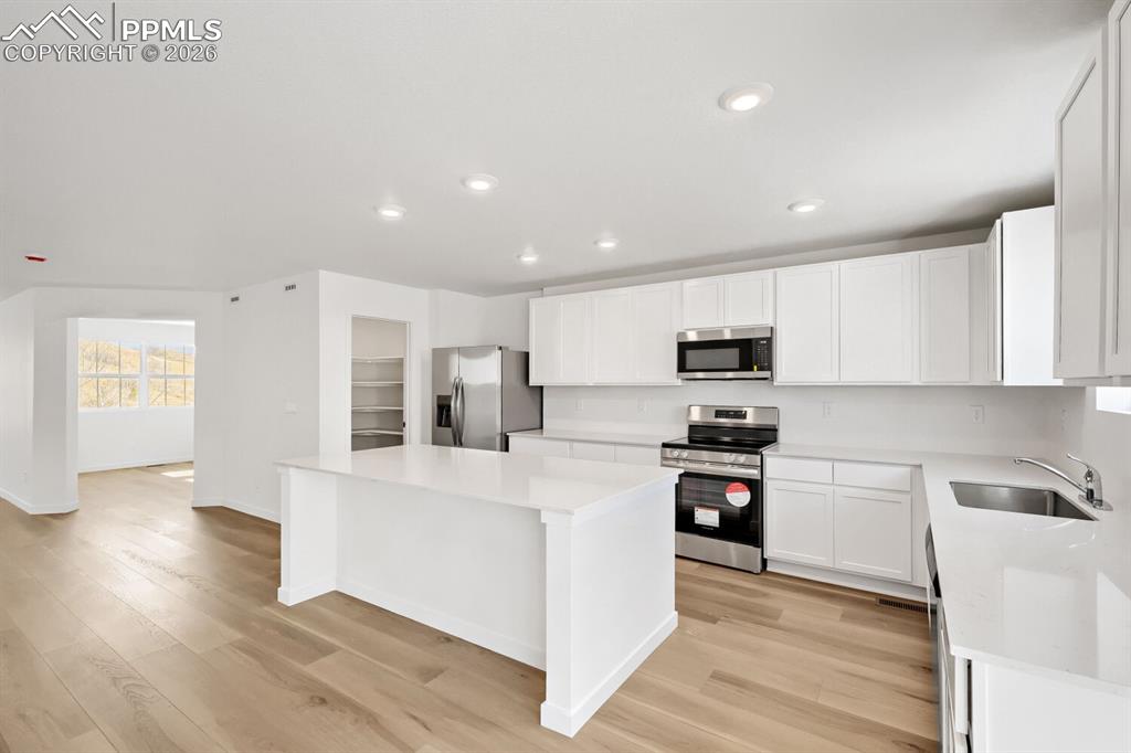Image 5 of 11: Kitchen