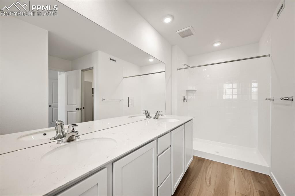 Image 8 of 11: Master Bathroom