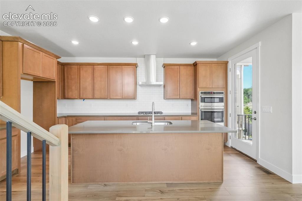 Image 10 of 48: Kitchen