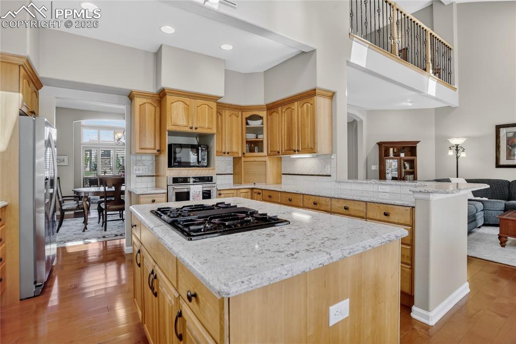 Image 14 of 46: Kitchen