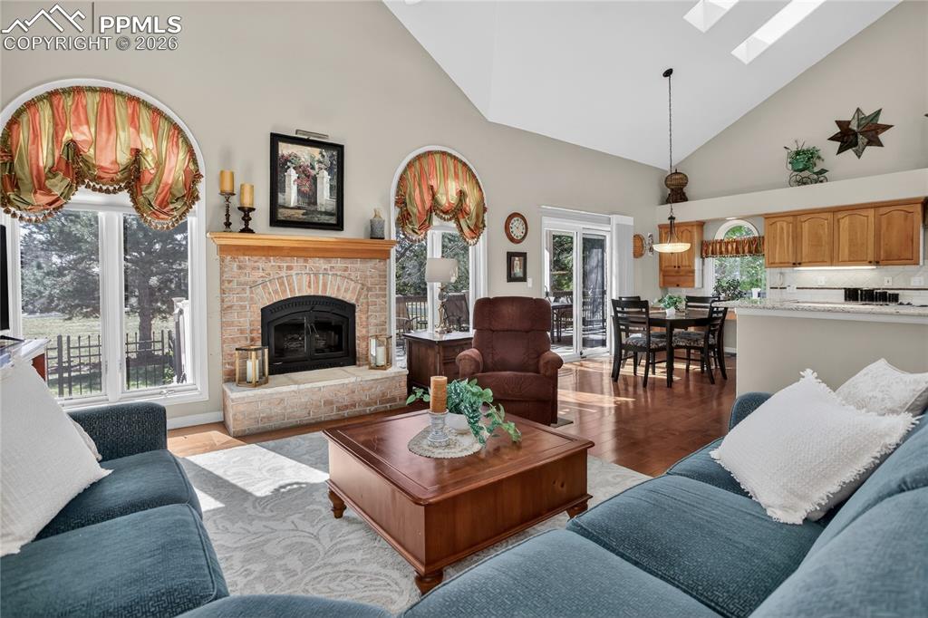 Image 18 of 46: Living Room