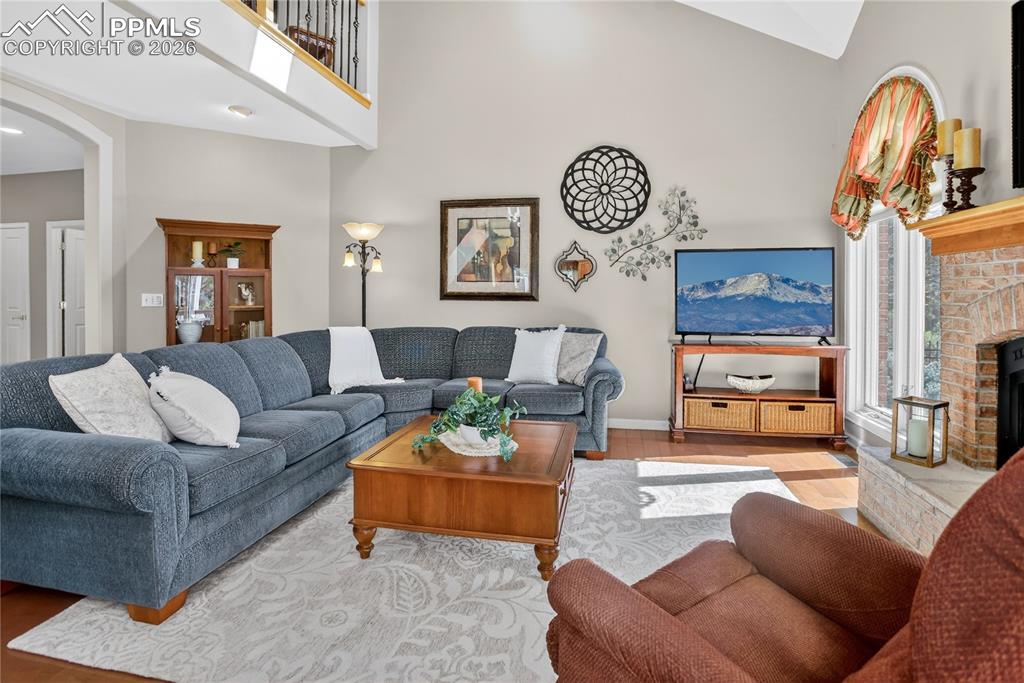 Image 19 of 46: Living Room