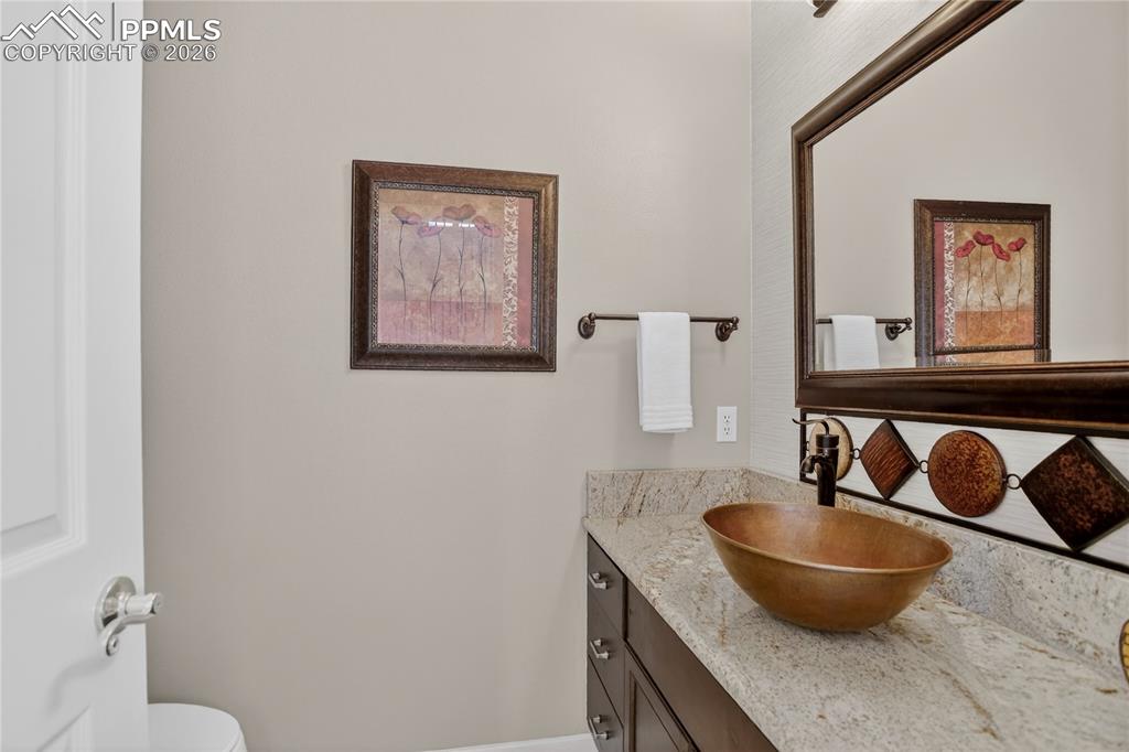 Image 22 of 46: Main level powder bath