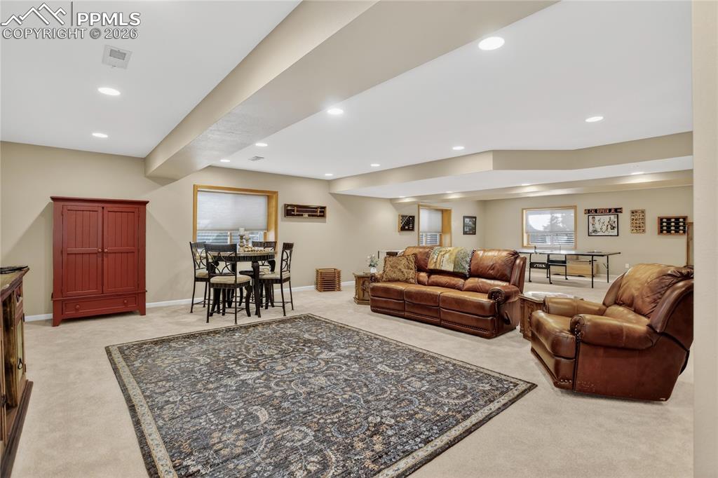 Image 33 of 46: Family Room