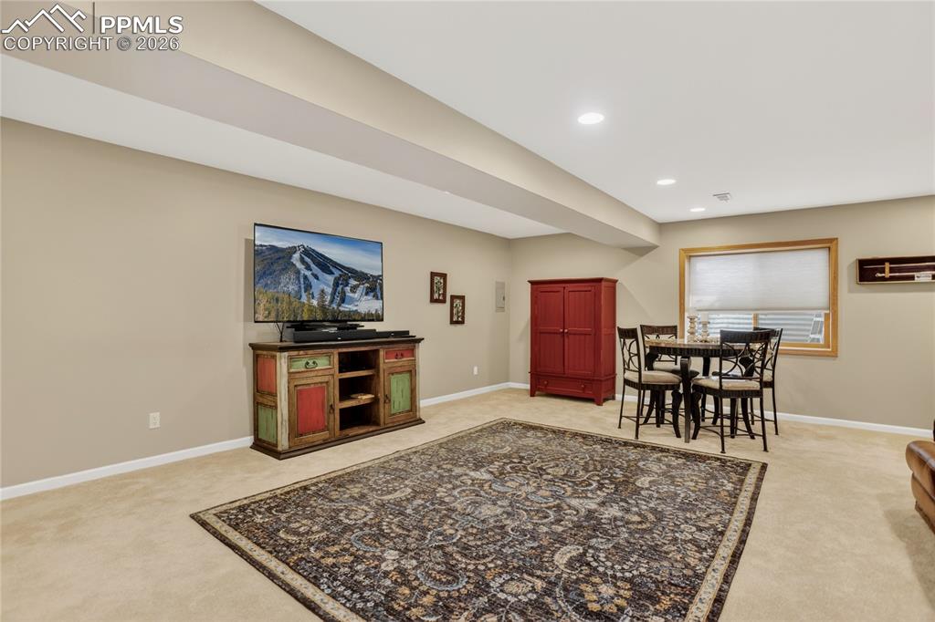 Image 34 of 46: Family Room