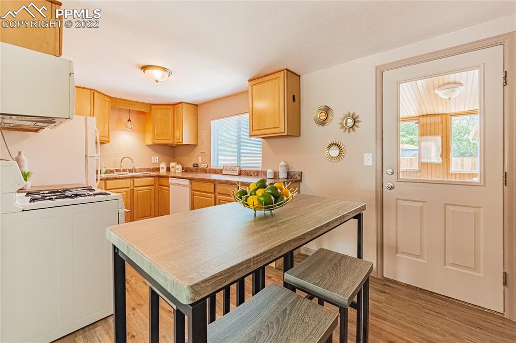Listing 5615194, Image 2 of 22