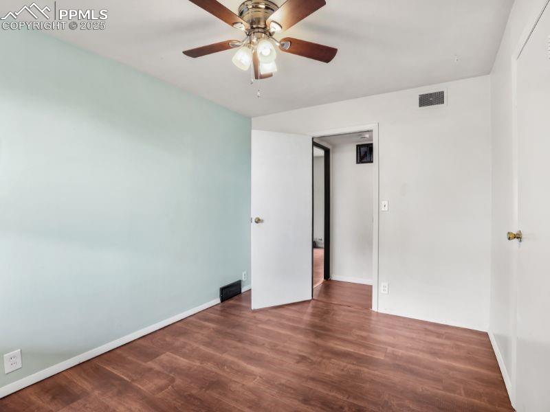 Image 13 of 28: Bedroom