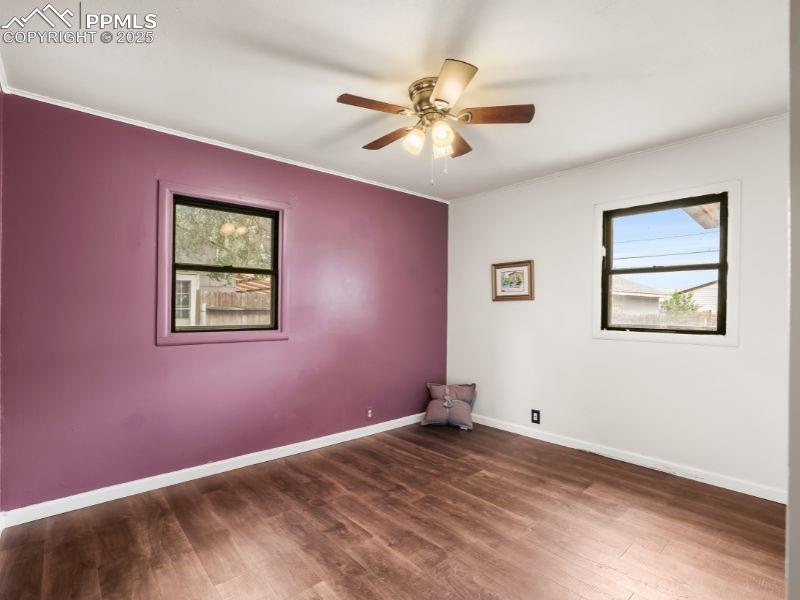 Image 15 of 28: Bedroom